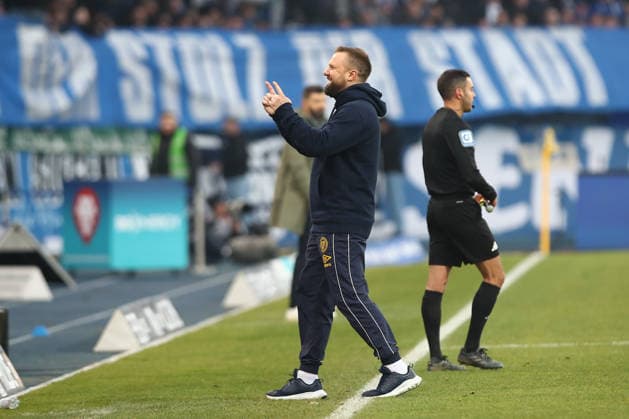21 12 2025, xtgx, Soccer 2 Bundesliga, Eintracht Braunschweig FC Schalke 04 v l Heiner Backhaus Braunschweig, Coach cheering about the victory, cheering after the match DFL DFB REGULATIONS PROHIBIT ANY USE OF PHOTOGRAPHS as IMAGE SEQUENCES and or QUASI VIDEO Braunschweig