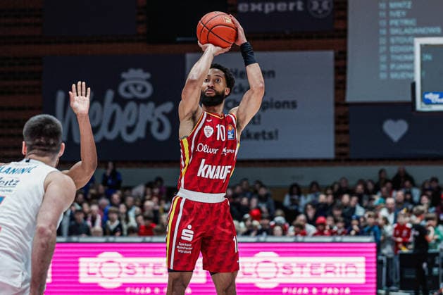 In the picture Davion Mintz Wuerzburg Baskets, 10 21 12 2025, Basketball, Fitness First Wuerzburg Baskets vs SYNTAINICS MBC, easyCredit BBL, 11 Matchday, Germany, Wuerzburg, tectake Arena, Copyright: HMBxMedia xJulienxBecker