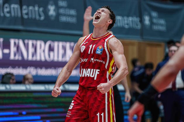 In the picture Brae Ivey Wuerzburg Baskets, 11 , cheering 21 12 2025, Basketball, Fitness First Wuerzburg Baskets vs SYNTAINICS MBC, easyCredit BBL, 11 Matchday, Germany, Wuerzburg, tectake Arena, Copyright: HMBxMedia xJulienxBecker