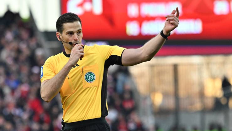 21 12 2025 Soccer Season 2025 2026 2 Soccer Bundesliga 17 Matchday 1 FC Nürnberg FCN Club Hannover 96 H96 Sportfoto Zink xwoxzix DFL regulations prohibit any use of photographs as image sequences and or quasi video only for editorial use Dr Max Burda Referee
