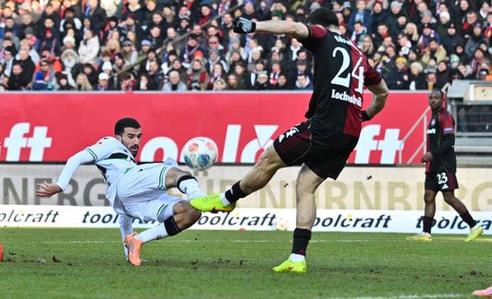 21 12 2025 Soccer Season 2025 2026 2 Soccer Bundesliga 17 Matchday 1 FC Nürnberg FCN Club Hannover 96 H96 Sportfoto Zink xwoxzix DFL regulations prohibit any use of photographs as image sequences and or quasi video only for editorial use Waniss Taibi 26, Hannover 96 H96 Luka Lochoshvili 24, 1 FC Nürnberg FCN Schuss ohne Schuh Fussballschuh