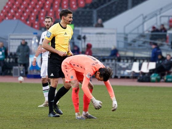 Germany Soccer, 2 Bundesliga 2025 26, 17 Matchday 1 FC Nürnberg vs Hannover 96 Max Morlock Stadion Nürnberg Max Burda Referee Referee Nahuel Noll Hannover 96, 1 Copyright: xChristopherxRupprechtx