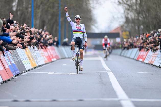 UCI Cyclocross World Cup 2025-2026 Koksijde KOKSIJDE, BELGIUM - DECEMBER 21 : Van der Poel Mathieu of Alpecin - Deceuninck celebrating his victory during the 6th leg of the Koksijde UCI Cyclocross World Cup 2025-2026 a cyclocross race for Men Elite on December 21, 2025 in Koksijde, Belgium, 21 12 2025 ( Koksijde Belgium  Copyright: xNicoxVereeckenx