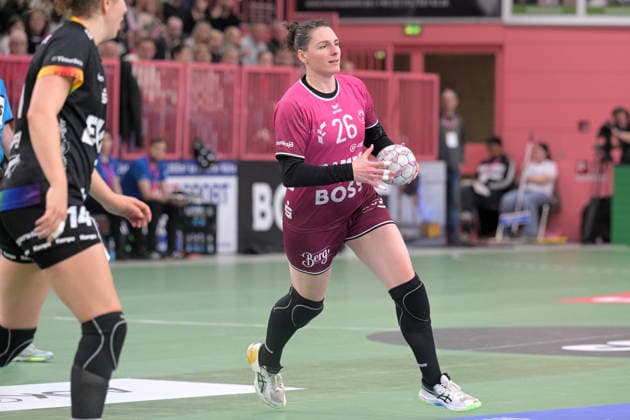 Svenja Huebner TusSies Metzingen, 26 TusSies Metzingen vs VfL Oldenburg, Handball, Alsco HBF, 11 League Matchday, Season 2025 2026, 21 12 2025 TusSies Metzingen vs VfL Oldenburg, Handball, Alsco HBF, 11 League Matchday, Season 2025 2026, 21 12 2025 Tuebingen Copyright: xEibner-Pressefoto TobiasxBaurx EP_TBR