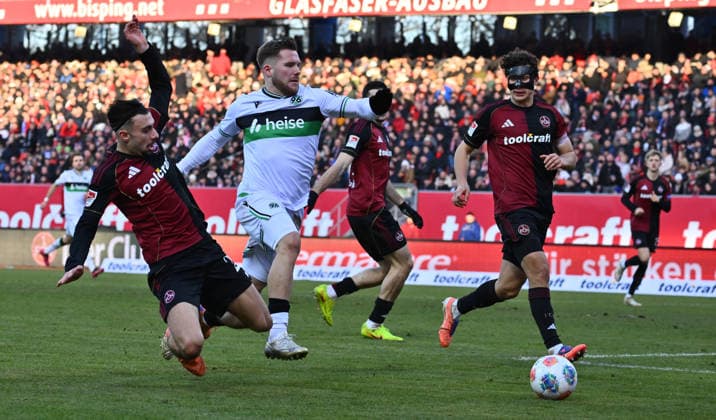 21 12 2025 Soccer Season 2025 2026 2 Soccer Bundesliga 17 Matchday 1 FC Nürnberg FCN Club Hannover 96 H96 Sportfoto Zink xwoxzix DFL regulations prohibit any use of photographs as image sequences and or quasi video only for editorial use Berkay Yilmaz 21, 1 FC Nürnberg FCN Benjamin Källman 9, Hannover 96 H96