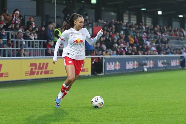 Google Pixel Women Bundesliga, RB Leipzig 1 FC Köln 21 12 2025 Lisa Baum 11, RB Leipzig Soccer, Google Pixel Women Bundesliga, Season 2025 2026, 14 Matchday RB Leipzig vs 1 FC Köln on 21 12 2025, Training Center Cottaweg, Leipzig DFB REGULATIONS PROHIBIT ANY USE OF PHOTOGRAPHS AS IMAGE SEQUENCES AND OR QUASI VIDEO Copyright: xBEAUTIFULxSPORTS JanxKaeferx