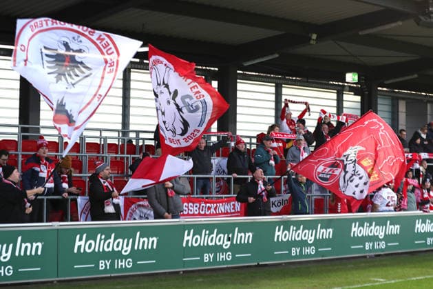 Google Pixel Womens Bundesliga, RB Leipzig 1 FC Köln 21 12 2025 Fanblock from Cologne with flags, Mood Football, Google Pixel Womens Bundesliga, Season 2025 2026, 14 Matchday RB Leipzig vs 1 FC Köln on 21 12 2025, Training Center Cottaweg, Leipzig DFB REGULATIONS PROHIBIT ANY USE OF PHOTOGRAPHS AS IMAGE SEQUENCES AND OR QUASI VIDEO Copyright: xBEAUTIFULxSPORTS JanxKaeferx
