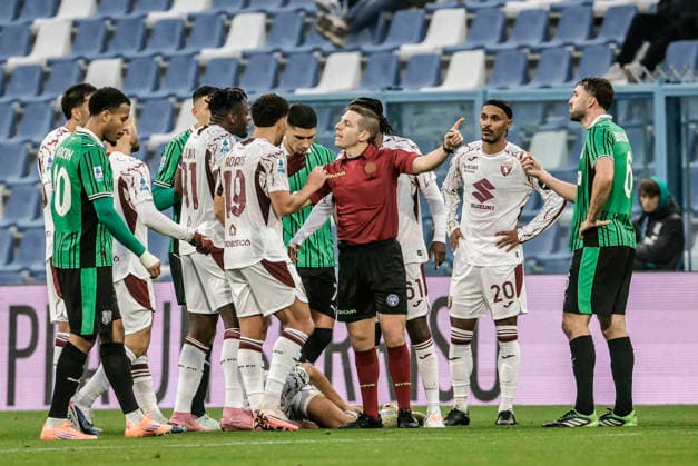 December 21, 2025, Reggio Emilia, REGGIO EMILIA: Referee Andrea Calzavara during the Italian Serie A soccer match US Sassuolo vs Torino FC at Mapei Stadium in Reggio Emilia, Italy, 21 December 2025. ANSA ELISABETTA BARACCHI. Soccer: Serie A ; Sassuolo - Torino  - ZUMAa110 20251221_zaf_a110_051 Copyright: xElisabettaxBaracchix