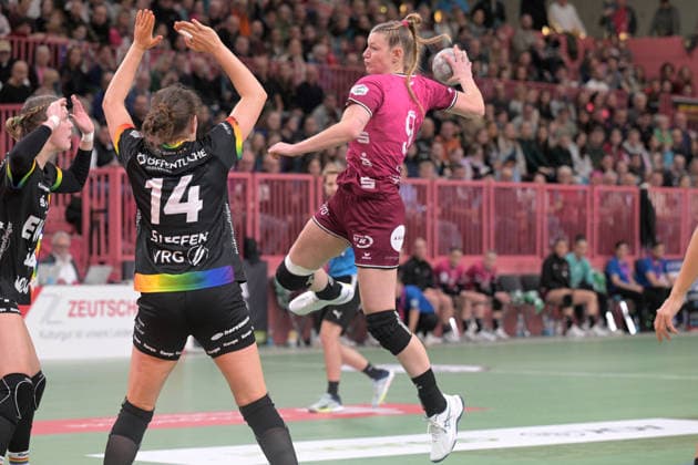 Naina Klein TusSies Metzingen, 09 TusSies Metzingen vs VfL Oldenburg, Handball, Alsco HBF, 11 League Matchday, Season 2025 2026, 21 12 2025 TusSies Metzingen vs VfL Oldenburg, Handball, Alsco HBF, 11 League Matchday, Season 2025 2026, 21 12 2025 Tuebingen Copyright: xEibner-Pressefoto TobiasxBaurx EP_TBR