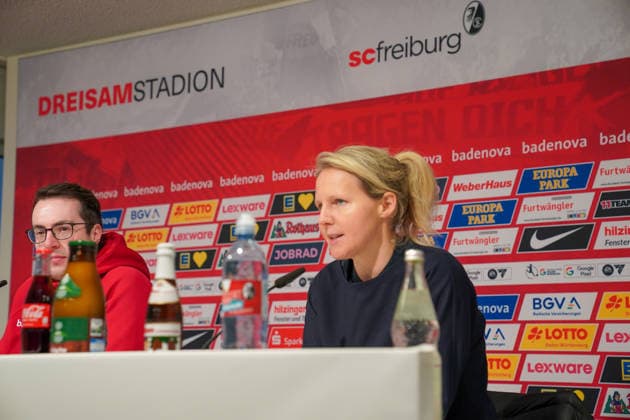 Germany Soccer Google Pixel Women Bundesliga 2025 26, 14 Matchday SC Freiburg vs SV Werder Bremen Dreisamstadion Freiburg Friederike Kromp Coach, Werder Bremen Women Copyright: xJOERANxSTEINSIEKx