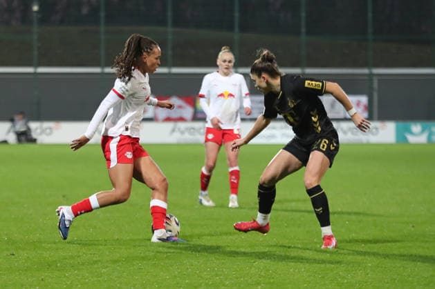 Google Pixel Women Bundesliga, RB Leipzig 1 FC Köln 21 12 2025 Lisa Baum 11, RB Leipzig vs Martyna Wiankowska 26, 1 FC Köln Soccer, Google Pixel Women Bundesliga, Season 2025 2026, Matchday 14 RB Leipzig vs 1 FC Köln on 21 12 2025, Training Center Cottaweg, Leipzig DFB REGULATIONS PROHIBIT ANY USE OF PHOTOGRAPHS AS IMAGE SEQUENCES AND OR QUASI VIDEO Copyright: xBEAUTIFULxSPORTS JanxKaeferx