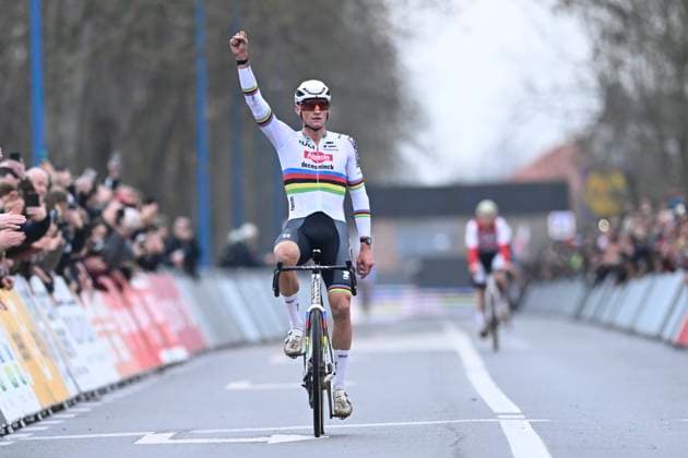 UCI Cyclocross World Cup 2025-2026 Koksijde KOKSIJDE, BELGIUM - DECEMBER 21 : Van Der Poel Mathieu (NED) of Alpecin-Deceuninck crosses the finish line after the 6th leg of the Koksijde UCI Cyclocross World Cup 2025-2026 a cyclocross race for Men Elite on December 21, 2025 in Koksijde, Belgium, 21 12 2025 ( Koksijde Belgium  Copyright: xNicoxVereeckenx