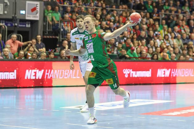21 12 2025, xgox, Handball Daikin HBL SC Magdeburg SC DHfK Leipzig emspor, v l Omar Ingi Magnusson Magdeburg, 14 at Siebenmeter Magdeburg
