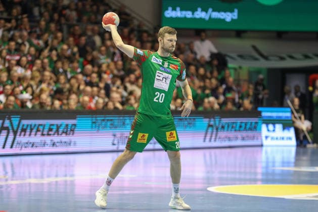 21 12 2025, xgox, Handball Daikin HBL SC Magdeburg SC DHfK Leipzig emspor, v l Philipp Weber Magdeburg, 20 on the ball, plays the ball Magdeburg