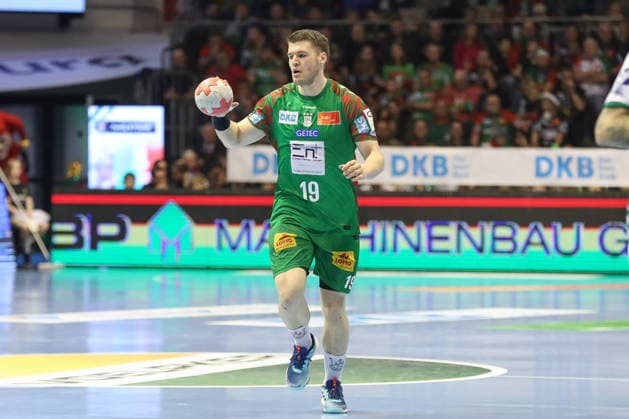 21 12 2025, xgox, Handball Daikin HBL SC Magdeburg SC DHfK Leipzig emspor, v l Elvar Oern Jonsson Magdeburg, 19 am Ball, plays the ball Magdeburg