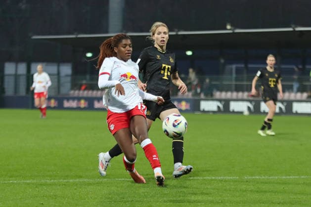 Google Pixel Women Bundesliga, RB Leipzig 1 FC Köln 21 12 2025 Delice Boboy 17, RB Leipzig in front of Celina Degen 5, 1 FC Köln Soccer, Google Pixel Women Bundesliga, Season 2025 2026, Matchday 14 RB Leipzig vs 1 FC Köln on 21 12 2025, Training Center Cottaweg, Leipzig DFB REGULATIONS PROHIBIT ANY USE OF PHOTOGRAPHS AS IMAGE SEQUENCES AND OR QUASI VIDEO Copyright: xBEAUTIFULxSPORTS JanxKaeferx