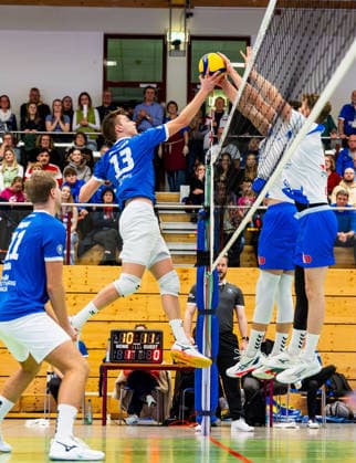 21 12 2025, GER, Volleyball, 2 BL Maenner Sued, Season 2025 2026, Blue Volleys Gotha L E Volleys Ben Bierwisch Blue Volleys Gotha 99867 Gotha Sporthalle Sportanlage Ernesti Thüringen Germany