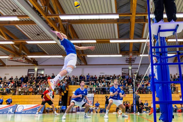 21 12 2025, GER, Volleyball, 2 BL Maenner Sued, Season 2025 2026, Blue Volleys Gotha L E Volleys Ben Bierwisch Blue Volleys Gotha 99867 Gotha Sporthalle Sportanlage Ernesti Thüringen Germany