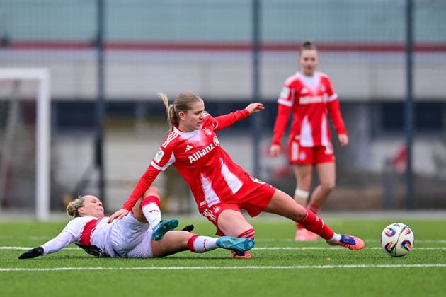 v li Jana Beuschlein Stuttgart, 20 Marie Gmeineder FCB, 6 in duel, duel, tackle, dynamic, action, action, 21 12 2025, Munich Germany , Football,2 Women Bundesliga, FC Bayern München II VfB Stuttgart, DFB DFL REGULATIONS PROHIBIT ANY USE OF PHOTOGRAPHS AS IMAGE SEQUENCES AND OR QUASI VIDEO xslx