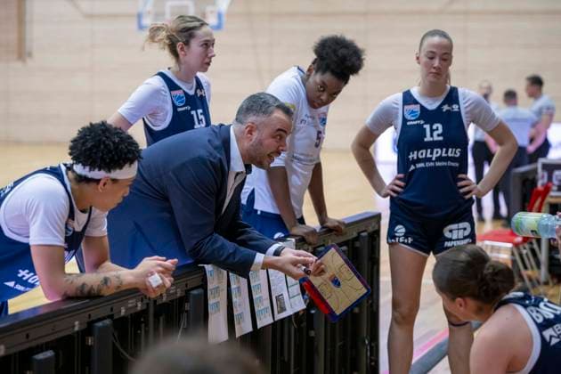 Toyota DBBL 2025 2026 Syntainics MBC vs Alba Berlin Halle Saale, Germany 21 December 2025 In the picture center coach Timur Topal Halle Halle Saale swh Arena Sachsen Anhalt Germany
