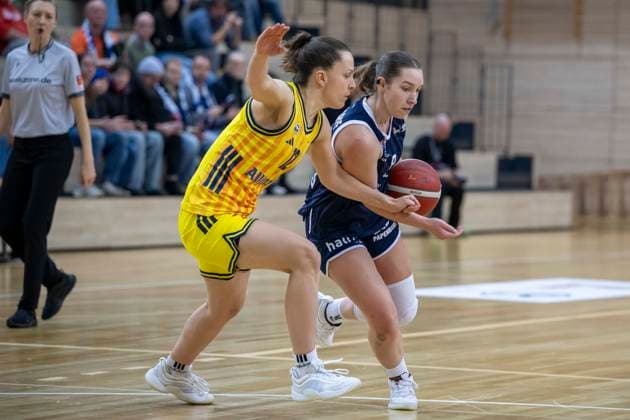 Toyota DBBL 2025 2026 Syntainics MBC vs Alba Berlin Halle Saale, Germany December 21, 2025 In the picture from left Lena Gohlisch Berlin and Anna Suckstorff Halle Halle Saale swh Arena Sachsen Anhalt Germany