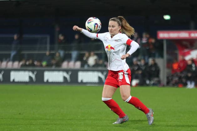 Google Pixel Women Bundesliga, RB Leipzig 1 FC Köln 21 12 2025 Annabel Schasching 16, RB Leipzig Soccer, Google Pixel Women Bundesliga, Season 2025 2026, 14 Matchday RB Leipzig vs 1 FC Köln on 21 12 2025, Training Center Cottaweg, Leipzig DFB REGULATIONS PROHIBIT ANY USE OF PHOTOGRAPHS AS IMAGE SEQUENCES AND OR QUASI VIDEO Copyright: xBEAUTIFULxSPORTS JanxKaeferx