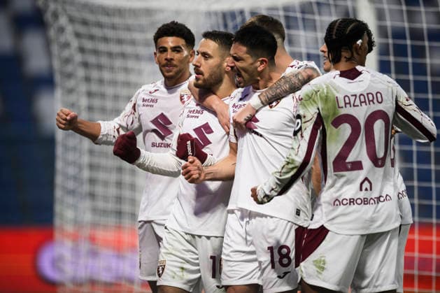 US Sassuolo v Torino FC - Serie A Nikola Vlasic of Torino FC celebrates with Che Adams and Giovanni Simeone of Torino FC after scoring a goal from a penalty kick during the Serie A football match between US Sassuolo and Torino FC. Reggio Emilia Italy Copyright: xNicolòxCampox