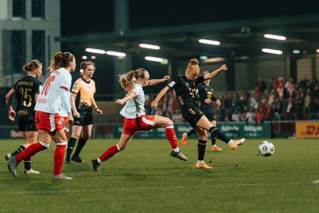 21 12 25, Women, Football, Google Pixel Women Bundesliga, Season 2025 2026, RB Leipzig 1 FC Köln, 14 Matchday Laura Vogt 8 1 FC Köln Graduation Leipzig Training Center Cottaweg SN Germany