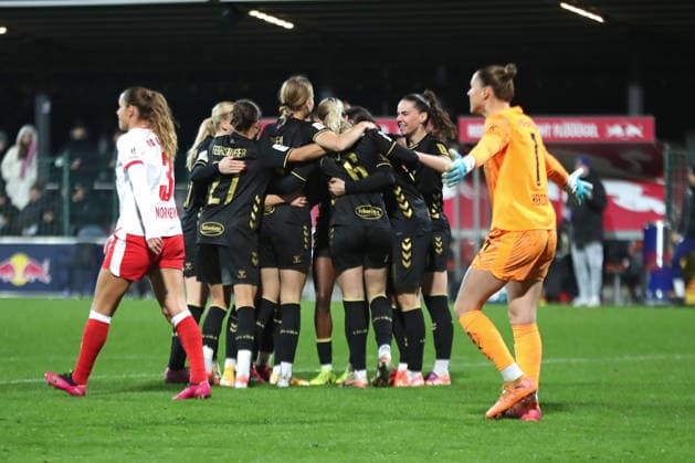 Google Pixel Womens Bundesliga, RB Leipzig 1 FC Köln 21 12 2025 Goal Cheering at 1 FC Köln Soccer Team, Google Pixel Womens Bundesliga, Season 2025 2026, 14 Matchday RB Leipzig vs 1 FC Köln on 21 12 2025, Training Center Cottaweg, Leipzig DFB REGULATIONS PROHIBIT ANY USE OF PHOTOGRAPHS AS IMAGE SEQUENCES AND OR QUASI VIDEO Copyright: xBEAUTIFULxSPORTS JanxKaeferx