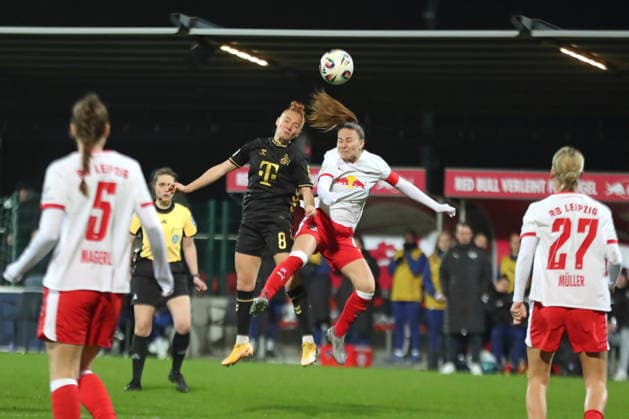 Google Pixel Women Bundesliga, RB Leipzig 1 FC Köln 21 12 2025 Laura Vogt 8, 1 FC Köln vs Annabel Schasching 16, RB Leipzig in header duel Football, Google Pixel Women Bundesliga, Season 2025 2026, 14 Matchday RB Leipzig vs 1 FC Köln on 21 12 2025, Training Center Cottaweg, Leipzig DFB REGULATIONS PROHIBIT ANY USE OF PHOTOGRAPHS AS IMAGE SEQUENCES AND OR QUASI VIDEO Copyright: xBEAUTIFULxSPORTS JanxKaeferx