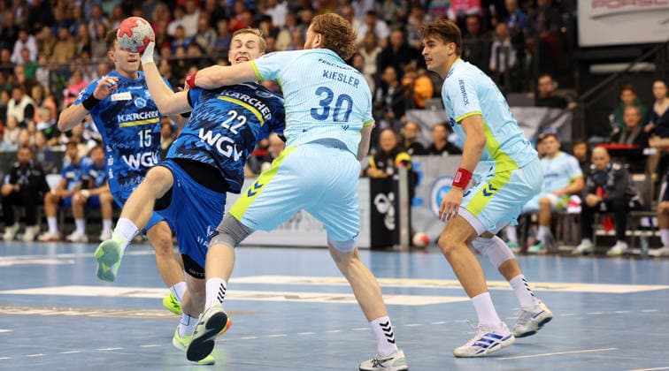 BAU 21 12 2025 Stuttgart Handball TVB Stuttgart vs VfL Gummersbach, f l Torben Matzken TVB , Tom Kiesler Gummersbach