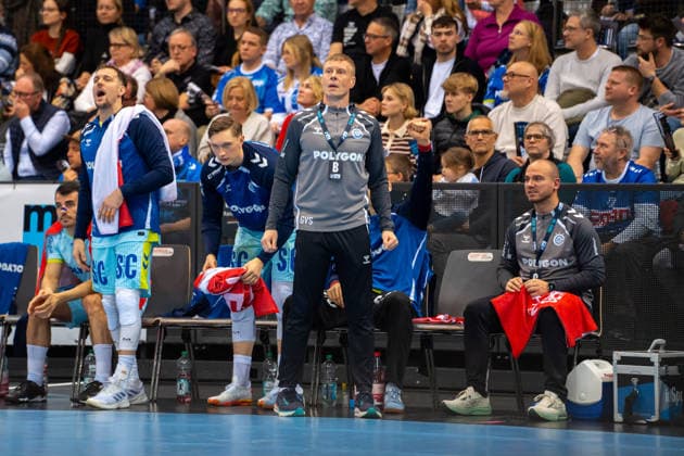 Handball I Men I Season 2025 2026 I Bundesliga I 18 Matchday I TVB Stuttgart VfL Gummersbach I 21 12 2025 Gudjon Valur Sigurdsson Coach, VfL Gummersbach Stuttgart Porsche Arena Baden Württemberg Germany Copyright: xLobeca MaxxPetershansx