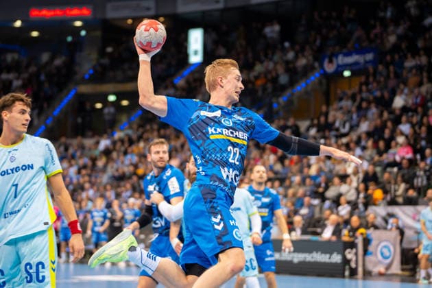Handball I Men I Season 2025 2026 I Bundesliga I 18 Matchday I TVB Stuttgart VfL Gummersbach I 21 12 2025 Torben Matzken 22, TVB Stuttgart im Wurf Stuttgart Porsche Arena Baden Württemberg Germany Copyright: xLobeca MaxxPetershansx