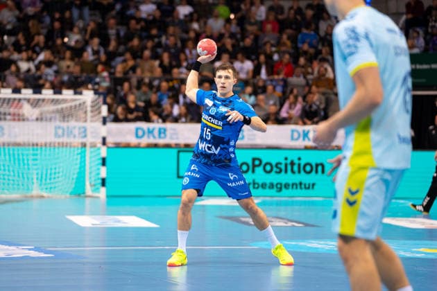 Handball I Men I Season 2025 2026 I Bundesliga I 18 Matchday I TVB Stuttgart VfL Gummersbach I 21 12 2025 Simone Mengon 15, TVB Stuttgart Stuttgart Porsche Arena Baden Württemberg Germany Copyright: xLobeca MaxxPetershansx