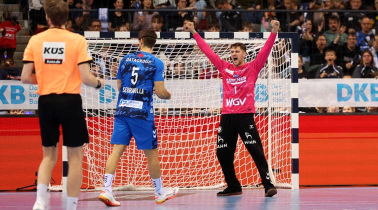 BAU 21 12 2025 Stuttgart Handball TVB Stuttgart vs VfL Gummersbach, Mateusz Kornecki TVB, right cheering