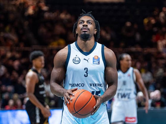 Chris Clemons EWE Baskets Oldenburg, 03 makes the free throw Basketball Loewen Braunschweig vs EWE Baskets Oldenburg, Basketball, easyCredit Basketball Bundesliga, 11 Matchday, Season 2025 2026, 21 12 2025, 07 11 2025 Basketball Loewen Braunschweig vs EWE Baskets Oldenburg, Basketball, easyCredit Basketball Bundesliga, 11 Matchday, Season 2025 2026, 21 12 2025 Braunschweig Copyright: xEibner-Pressefoto DamianxKruczynx EP_DKI
