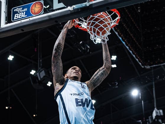Michale Kyser EWE Baskets Oldenburg, 12 in the Dunk Basketball Loewen Braunschweig vs EWE Baskets Oldenburg, Basketball, easyCredit Basketball Bundesliga, 11 Matchday, Season 2025 2026, 21 12 2025, 07 11 2025 Basketball Loewen Braunschweig vs EWE Baskets Oldenburg, Basketball, easyCredit Basketball Bundesliga, 11 Matchday, Season 2025 2026, 21 12 2025 Braunschweig Copyright: xEibner-Pressefoto DamianxKruczynx EP_DKI