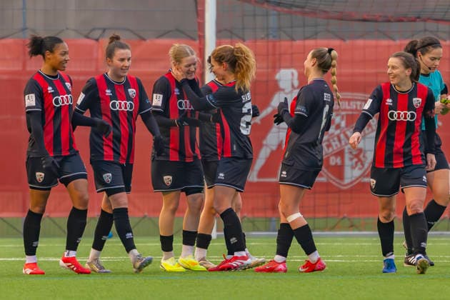 Ingolstadt, Germany 21 December 2025 2 BL Women 2025 2026 FC Ingolstadt 04 vs 1 FFC Turbine Potsdam In the picture in the Traube Goalscorer Nina Penzkofer FCI celebrates with her teammates after her goal for 2 0 Audi Sportpark Bayern Copyright: xFotostandx xSchäferx