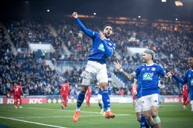 FOOTBALL : Racing de Strasbourg (RCS) vs Dunkerque- Coupe de France - 32e de finale - 21 12 2025 Stade de la Meinau. Strasbourg - France BUT REFUSE Andrew Omobamidele 2 (RCS) Joie des joueurs de l equipe de Racing Strasbourg apres le but de  Copyright: xElyxandroxCEGARRAx