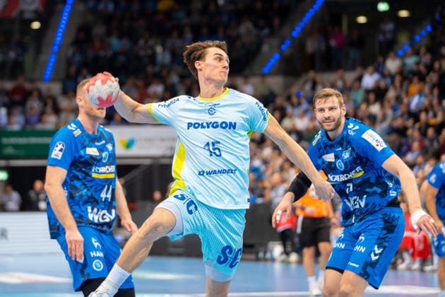 Handball I Men I Season 2025 2026 I Bundesliga I 18 Matchday I TVB Stuttgart VfL Gummersbach I 21 12 2025 Miro Schluroff 15, VfL Gummersbach im Wurf Stuttgart Porsche Arena Baden Württemberg Germany Copyright: xLobeca MaxxPetershansx