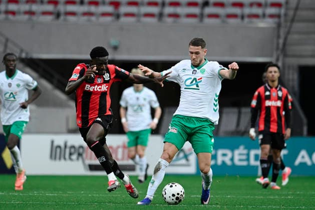 FOOTBALL : Nice (OGC Nice) vs Saint Etienne (ASSE) - Coupe de France - 32e de finale - 21 12 2025 Nice™s midfielder 6 Salis Abdul Samed et Saint-Etienne s forward 9 Lucas FrÃ dÃ ric Stassin durant le match de coupe de France, opposant l™OGC Nice a L™AS Saint Etienne, a l™occasion des 32e de finale, Stade de l™Allianz Riviera de Nice, sud de la France, le 21 dÃ cembre 2025. NICEFrance  Copyright: xfredxDIDES psnewzx