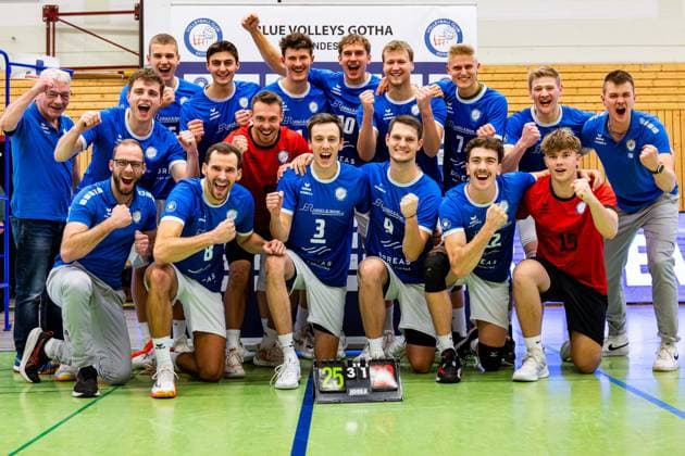 21 12 2025, GER, Volleyball, 2 BL Maenner Sued, Saison 2025 2026, Blue Volleys Gotha L E Volleys the Blue Volleys Gotha win with 3 1 sets against the L E Volleys 99867 Gotha Sporthalle Sportanlage Ernesti Thüringen Germany