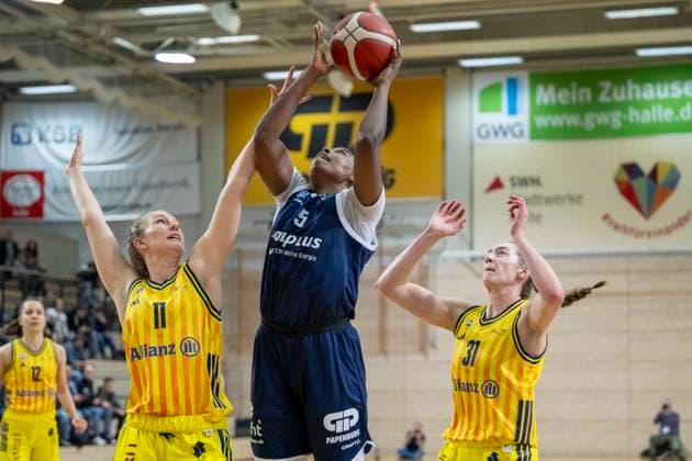 Toyota DBBL 2025 2026 Syntainics MBC vs Alba Berlin Halle Saale, Germany December 21, 2025 In the picture from left Nina Rosemeyer Berlin , Khalis Cain Halle and Abby Muse Berlin Halle Saale swh Arena Sachsen Anhalt Germany