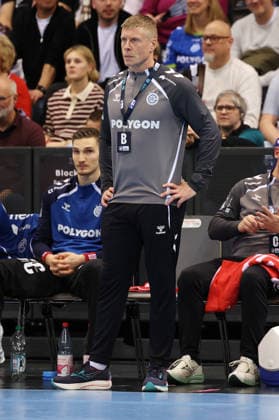 BAU 21 12 2025 Stuttgart Handball TVB Stuttgart vs VfL Gummersbach, Coach Gudjon Valur Sigurdsson Gummersbach