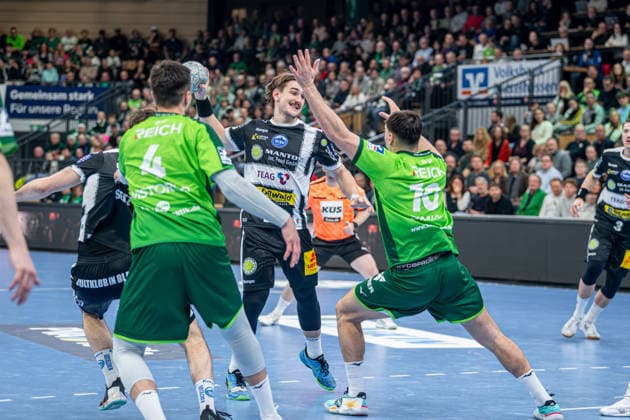 Handball Bundesliga HSG Wetzlar ThSV Eisenach, 21 12 25 Felix Aellen ThSV Eisenach, 22 , Josip Simic HSG Wetzlar, 10 , Filip Vistorop HSG Wetzlar, 4 Handball Bundesliga HSG Wetzlar ThSV Eisenach Wetzlar, 21 12 25 Copyright: xBEAUTIFULxSPORTS Roeczeyx