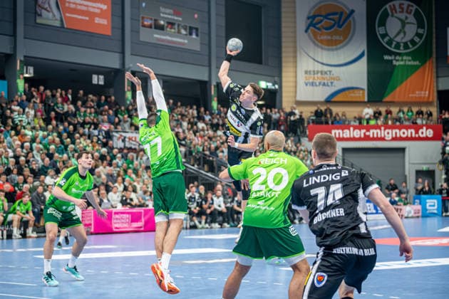 Handball Bundesliga HSG Wetzlar ThSV Eisenach, 21 12 25 Tillman Leu ThSV Eisenach, 99 , Stefan Cavor HSG Wetzlar, 77 , Cyrill Akakpo HSG Wetzlar, 20 , Vincent Büchner ThSV Eisenach, 74 Handball Bundesliga HSG Wetzlar ThSV Eisenach Wetzlar, 21 12 25 Copyright: xBEAUTIFULxSPORTS Roeczeyx