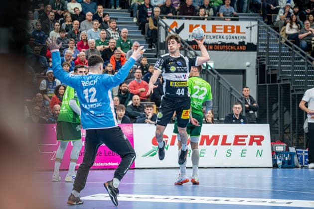 Handball Bundesliga HSG Wetzlar ThSV Eisenach, 21 12 25 Stephan Seitz ThSV Eisenach, 44 , Anadin Suljakovic HSG Wetzlar, 12 , Jona Schoch HSG Wetzlar, 22 Handball Bundesliga HSG Wetzlar ThSV Eisenach Wetzlar, 21 12 25 Copyright: xBEAUTIFULxSPORTS Roeczeyx