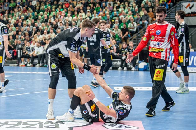 Handball Bundesliga HSG Wetzlar ThSV Eisenach, 21 12 25 Vincent Büchner ThSV Eisenach, 74 , , Matija Spikic ThSV Eisenach, 1 Handball Bundesliga HSG Wetzlar ThSV Eisenach Wetzlar, 21 12 25 Copyright: xBEAUTIFULxSPORTS Roeczeyx