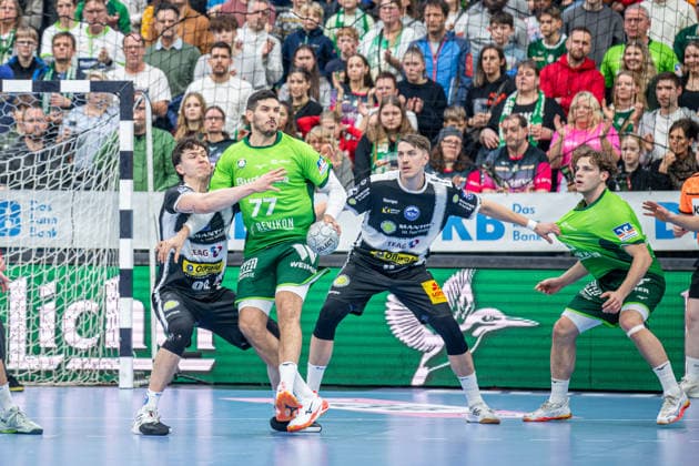Handball Bundesliga HSG Wetzlar ThSV Eisenach, 21 12 25 Stefan Cavor HSG Wetzlar, 77 , Tillman Leu ThSV Eisenach, 99 , Gian Attenhofer ThSV Eisenach, 11 Georg Löwen HSG Wetzlar, 33 Handball Bundesliga HSG Wetzlar ThSV Eisenach Wetzlar, 21 12 25 Copyright: xBEAUTIFULxSPORTS Roeczeyx