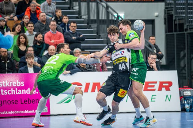 Handball Bundesliga HSG Wetzlar ThSV Eisenach, 21 12 25 Stephan Seitz ThSV Eisenach, 44 , Josip Simic HSG Wetzlar, 10 , Jona Schoch HSG Wetzlar, 22 Handball Bundesliga HSG Wetzlar ThSV Eisenach Wetzlar, 21 12 25 Copyright: xBEAUTIFULxSPORTS Roeczeyx